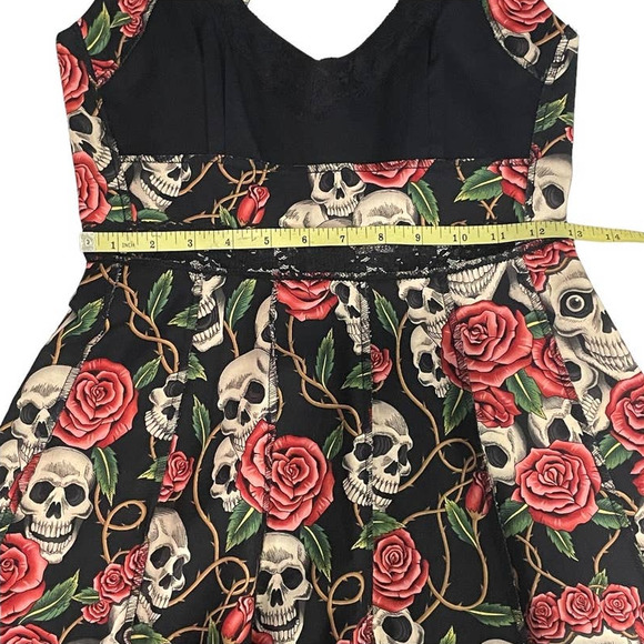 Shrine NWOT Vintage Cocktail Dress Skulls and Roses Print Size M - Picture 15 of 16